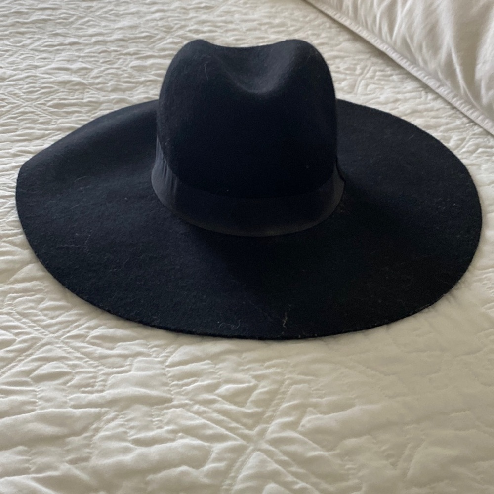 Black H&M hat - never worn
